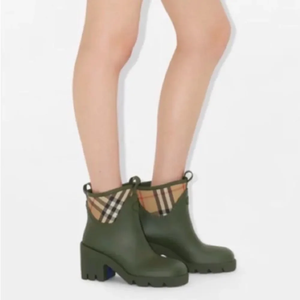 Burberry Rubber Marsh Stamp Heeled Low Boots​ size 37